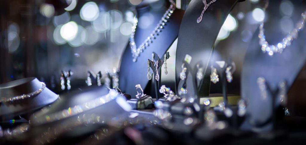 An online jeweler finishes first in customer engagement
