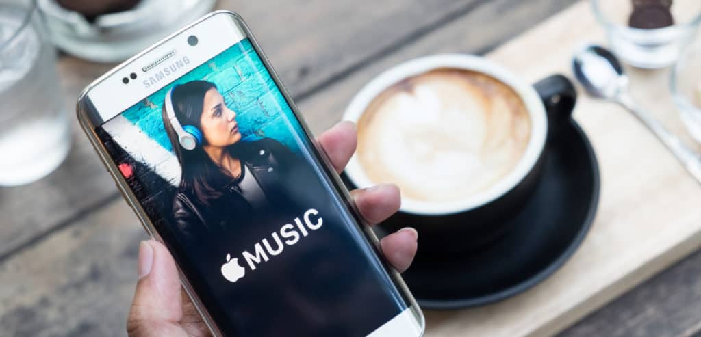 Samsung benefits from early mobile phone release but future still unclear