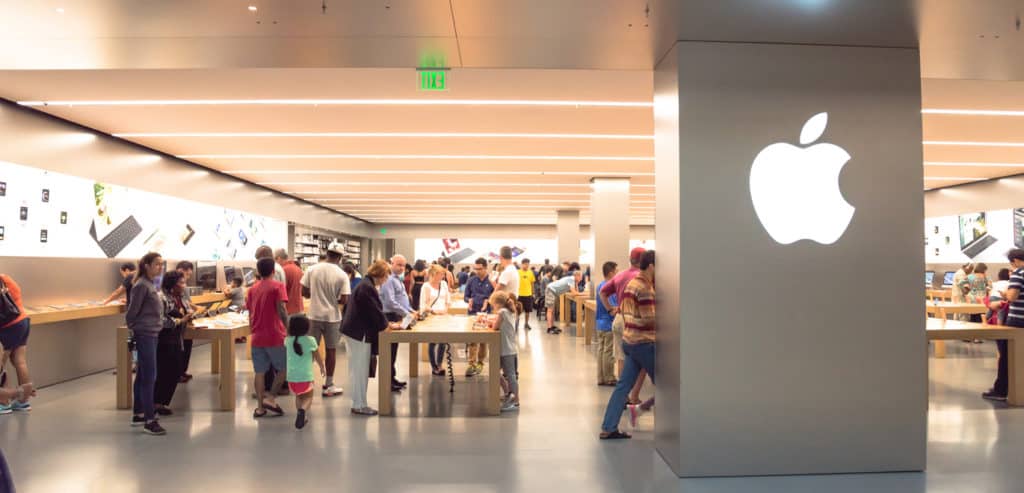 US retailers battle big, expensive spaces and bored consumers