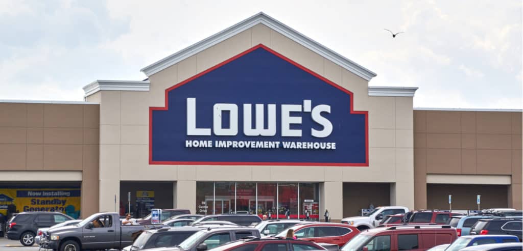 Roundup: Lowe's beats Home Depot in the percentage of online orders picked up in stores