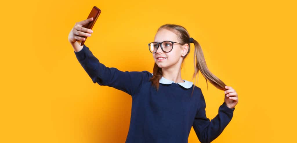 The web-only retailer uses facial-mapping software on its app to customize glasses for kids that are then 3D printed on demand and delivered to their home.