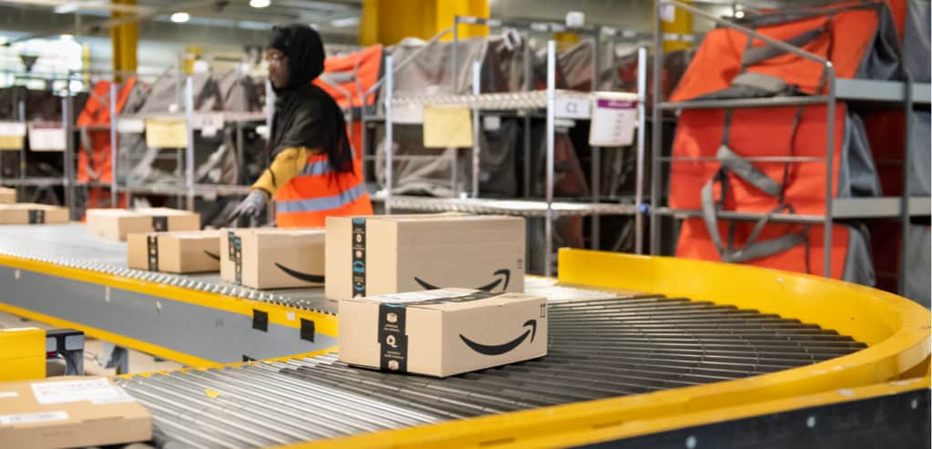 Amazon deploys new social distancing software at U.S. warehouses