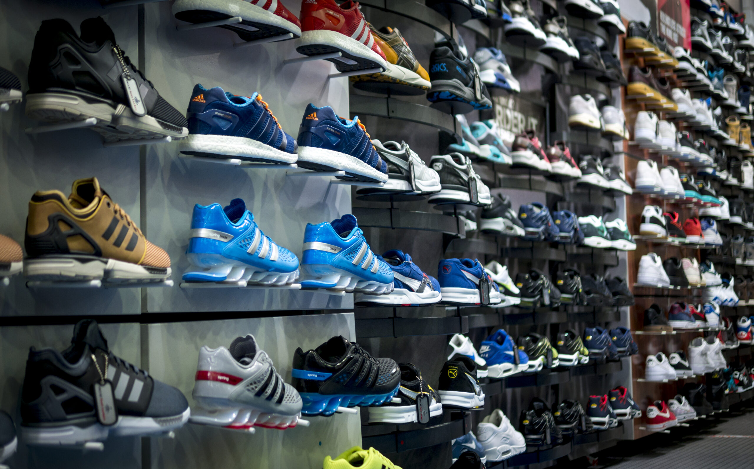 Foot Locker sets goal to make 25 of sales digital by 2026