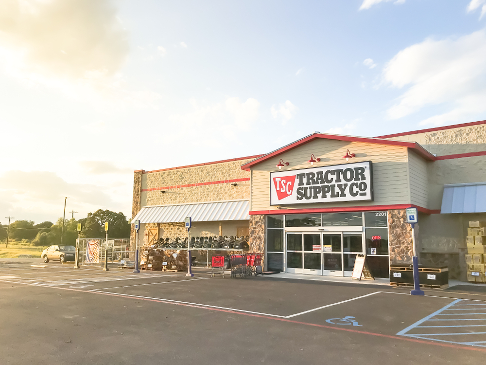 Tractor Supply sales increased to $3.30 billion in Q1. That's up 9.1% from $3.02 billion in the year-ago quarter.