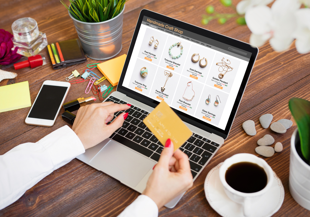 Key ecommerce trends and facts for jewelry online retailers. Benchmarking data for the up-and-coming jewelry brands selling online.