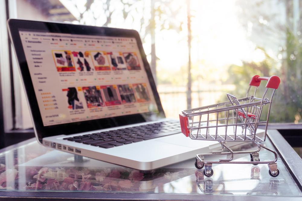 Discover the strong buying frequency of shoppers on online marketplaces, with 44% making weekly purchases and 8% buying daily.