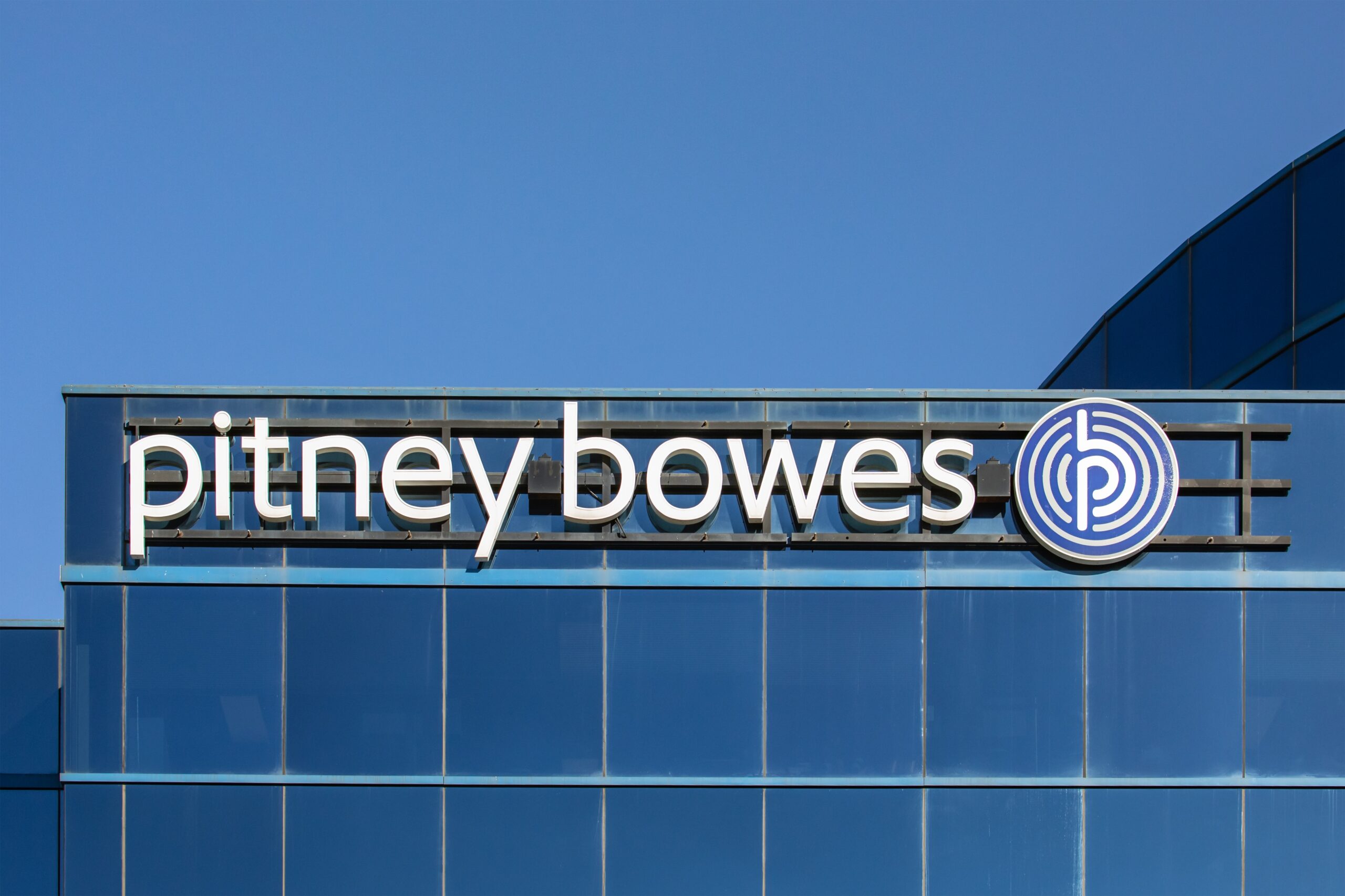 Pitney Bowes, PackageHub partner to add return dropoff locations