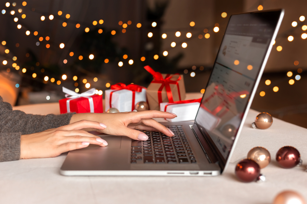 Holiday online sales grow domestically, globally in 2023 – Digital Commerce 360