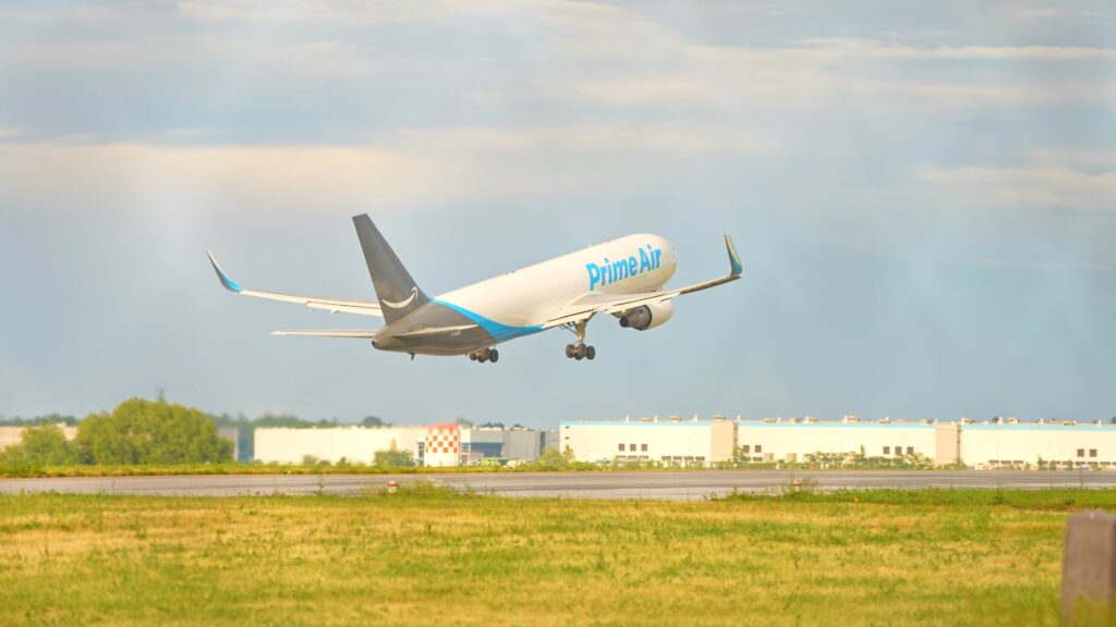 Amazon has expanded its Business Prime membership program, adding new benefits from Intuit QuickBooks, CrowdStrike and Gusto. | Image credit: desertsands - Adobe Stock