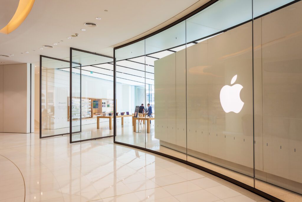 Ecommerce earnings, Apple | Image credit: saiko3p - Adobe Stock
