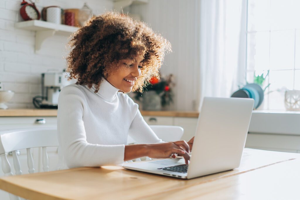 The growth rate of online (ecommerce) sales in Q4 2025 was slower than each of the prior two fourth quarters, according to Digital Commerce 360 analysis. | Image credit: wifesun - Adobe Stock