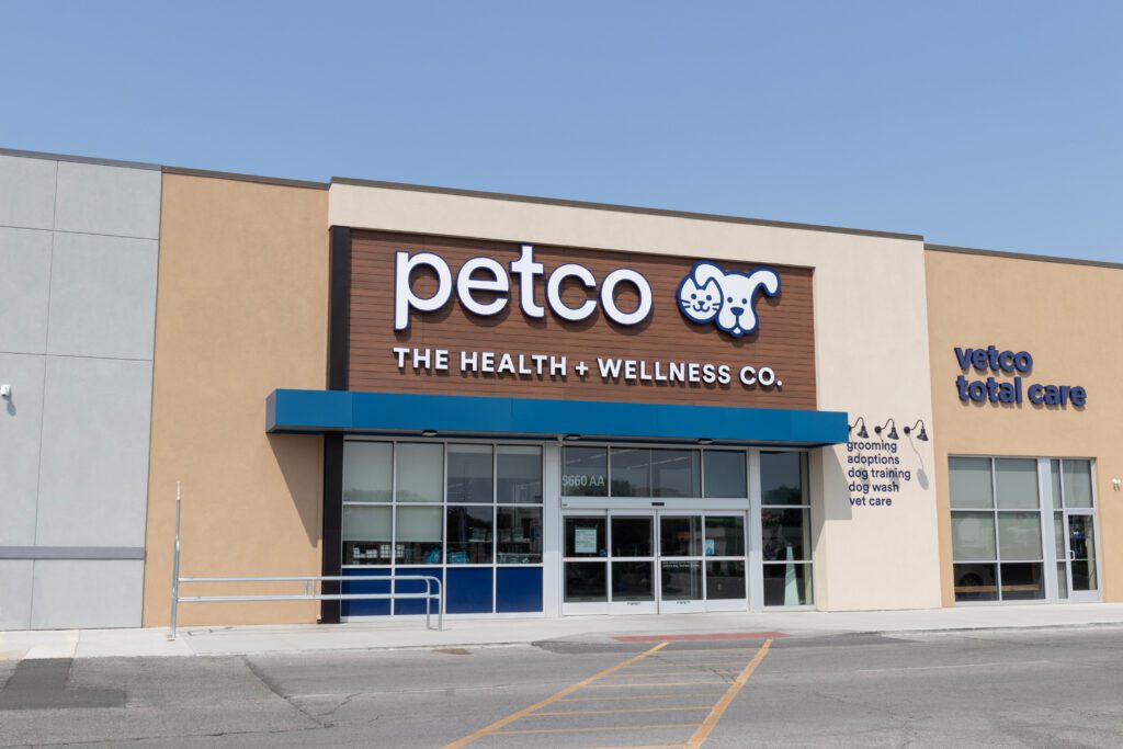 Petco's CEO said the retailer's approach toward ecommerce centers around "integrated omnichannel" to grow in-store sales after a Q4 drop. | Image credit: jetcityimage - Adobe Stock