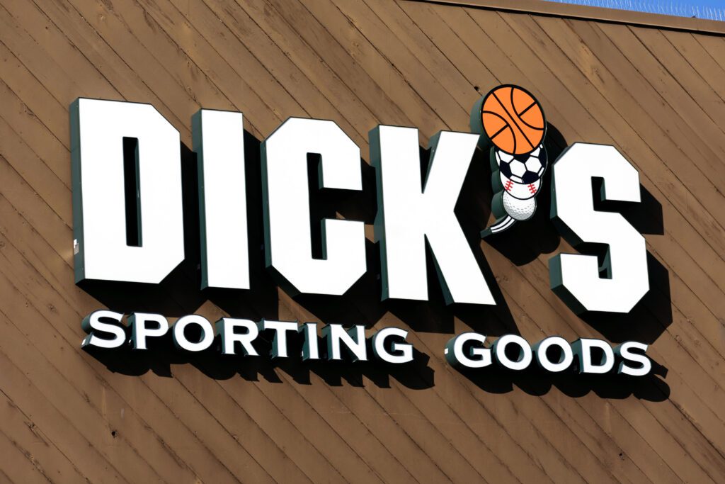 Ecommerce earnings, Dick's Sporting Goods | Image credit: MichaelVi - Adobe Stock