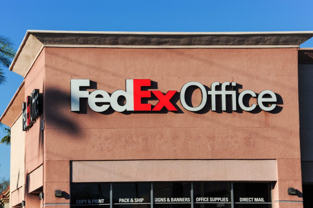 Amazon adds FedEx Office locations to free returns network | Image credit: Eduardo Barraza -Adobe Stock