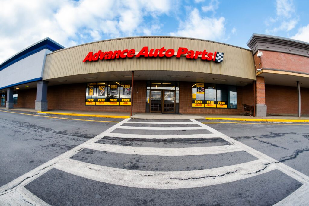 Advance Auto Parts has announced an expanded partnership with OneRail on artificial intelligence (AI)-powered fulfillment orchestration. | Image credit: Mahmoud Suhail - Adobe Stock