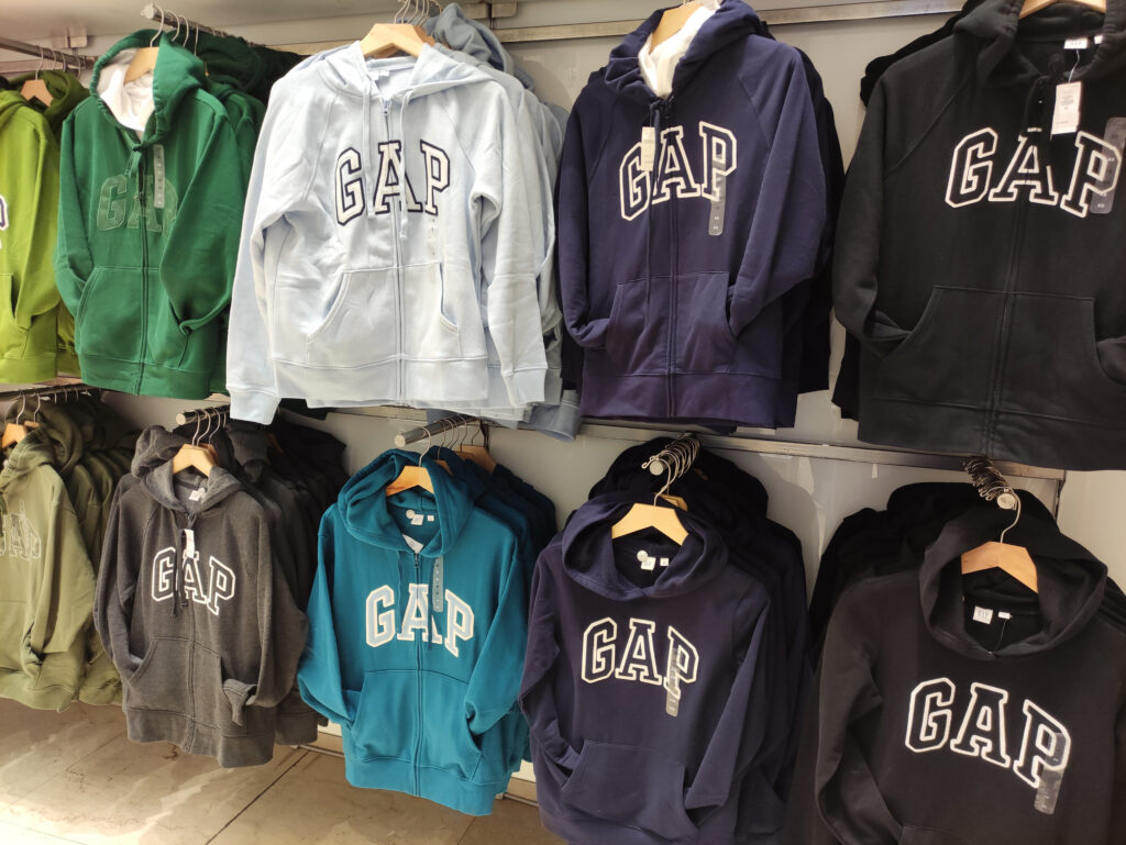 Gap ecommerce earnings | Image credit: Inga Bulgakova - Adobe Stock