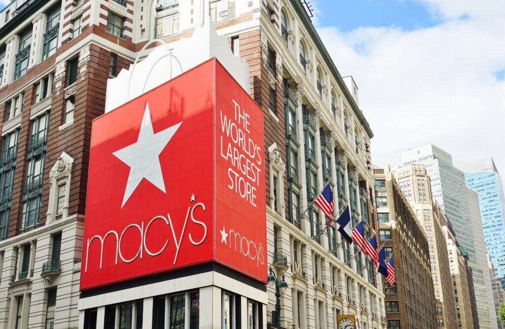 Macy's Q1 earnings, ecommerce results | Image credit: eqroy - Adobe Stock