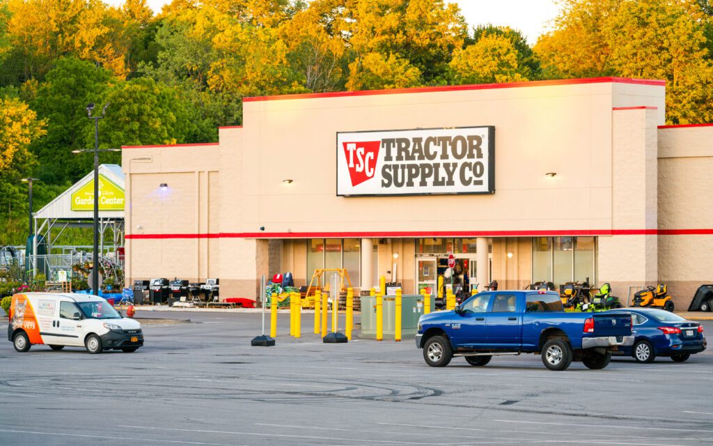 Consumers across the U.S. can now shop from Tractor Supply through the Instacart Marketplace, receiving orders as fast as one hour. | Image credit: Mahmoud Suhail - Adobe Stock