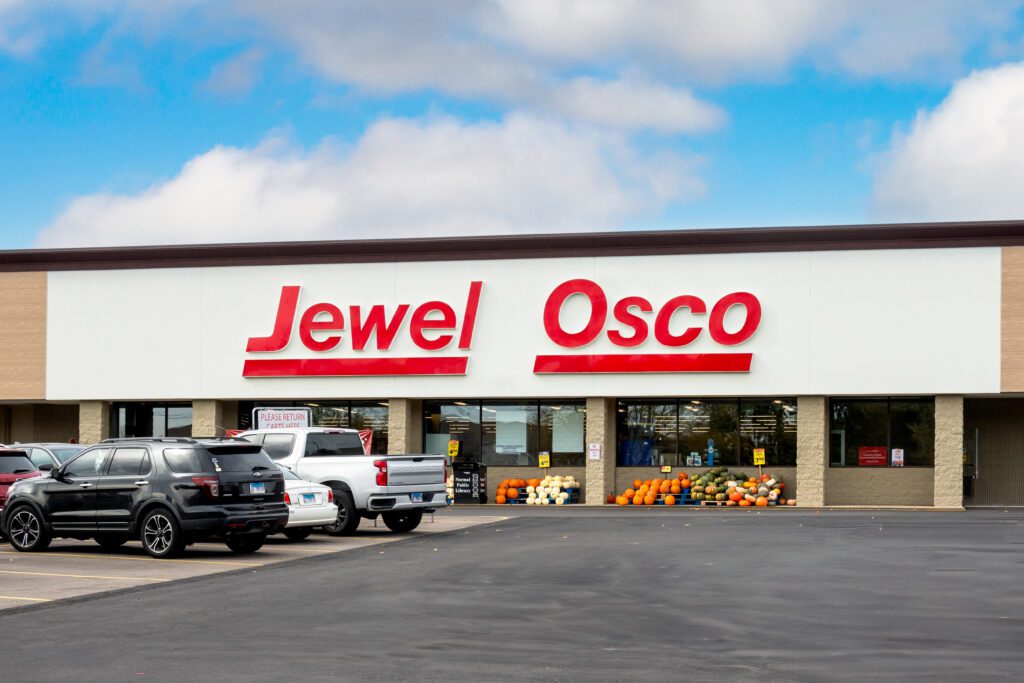 Albertsons ecommerce (digital sales) grew more than 10% in its fiscal Q1 2026, as both net and identical sales were nearly flat. | Image credit: wolterke - Adobe Stock