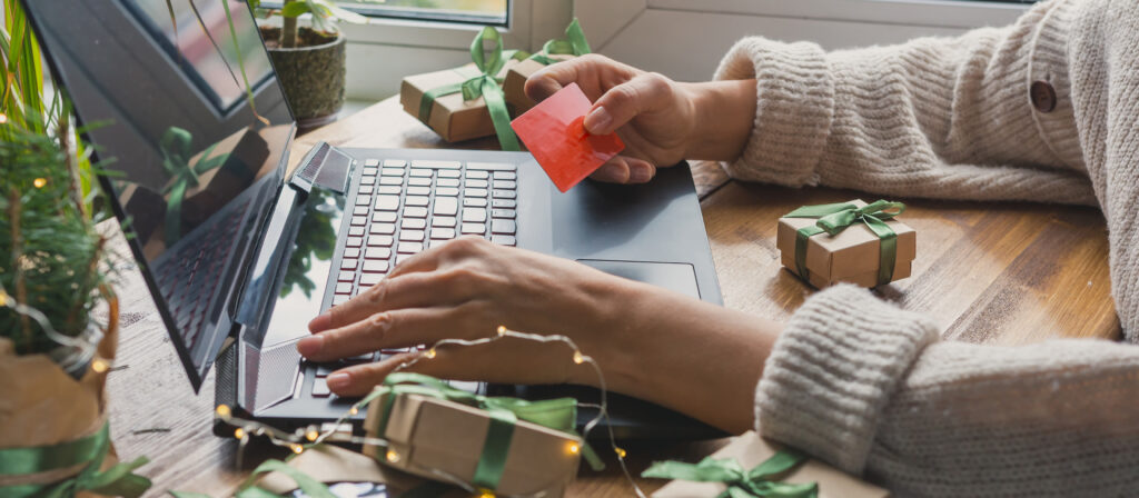 Online holiday shopping survey for 2026 | Image credit: shintartanya - Adobe Stock